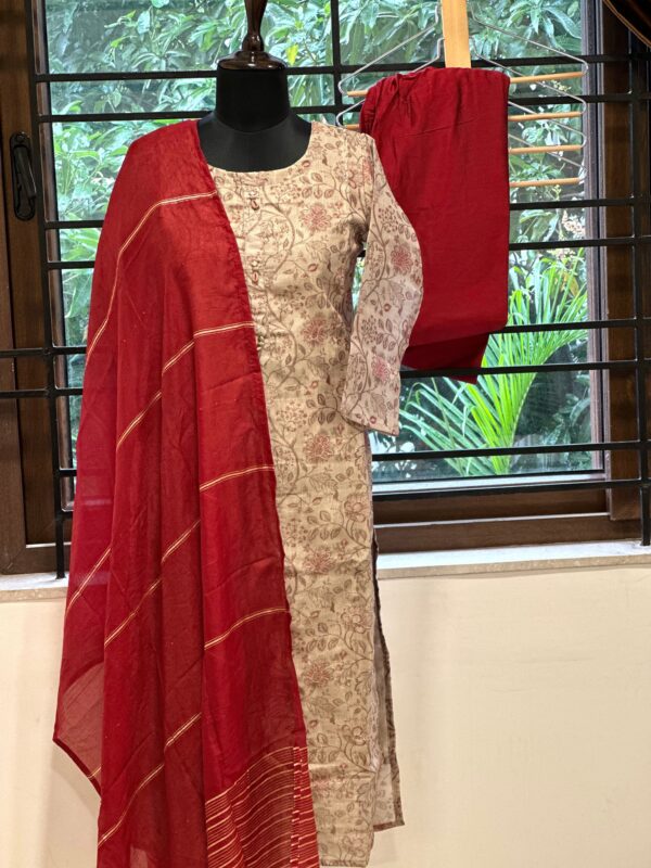Gold & maroon tissue set