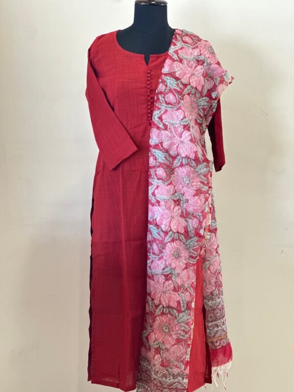 Maroon kurta & peach red kotta dupatta