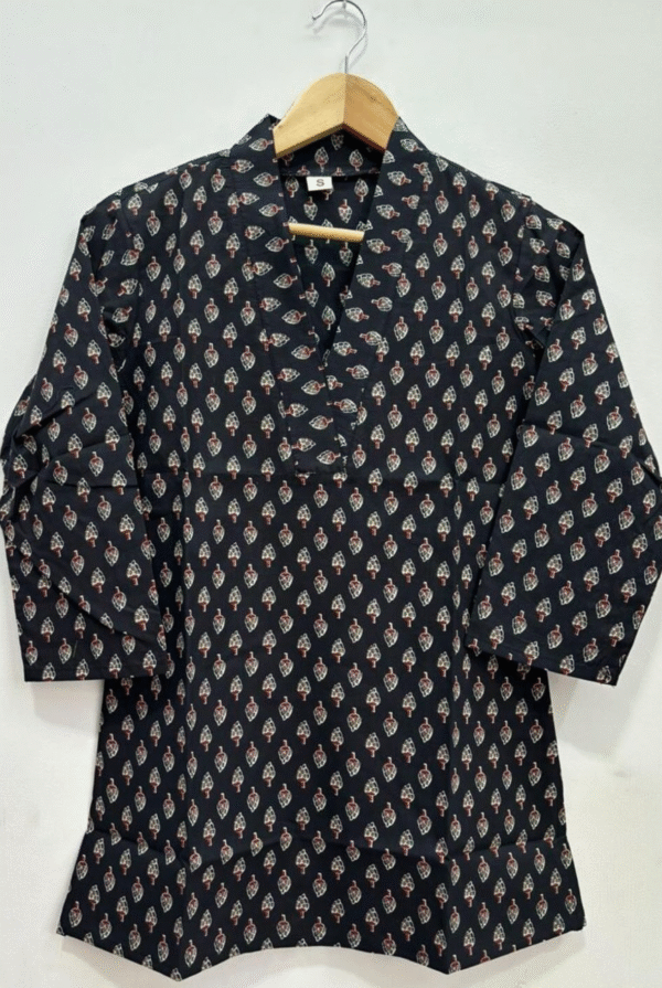 Black  collared short top