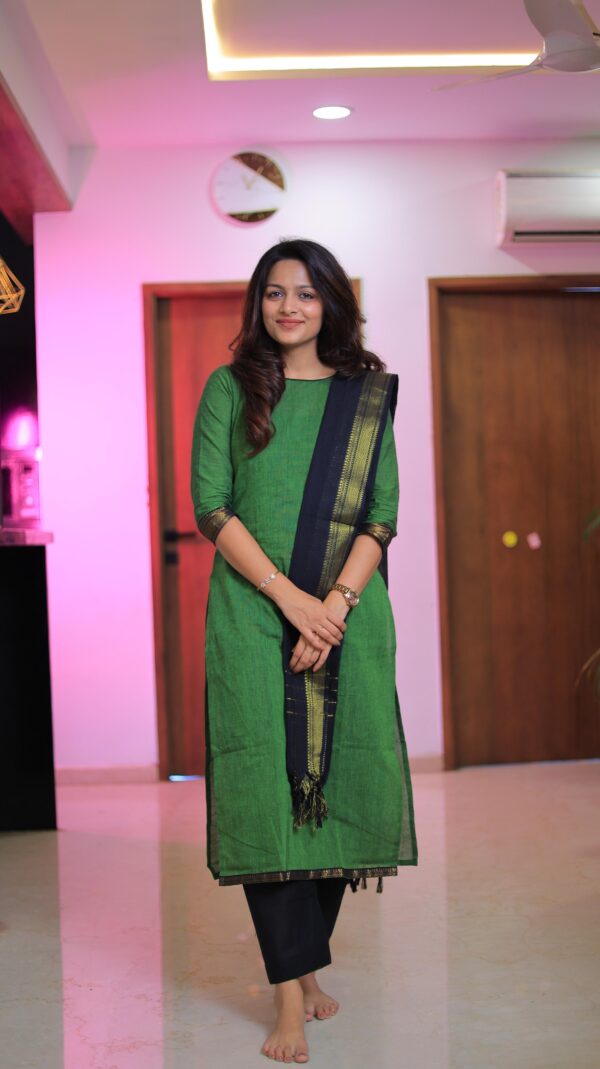 Bottle green & black managalagiri set