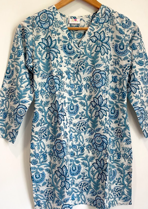 White blue floral short top