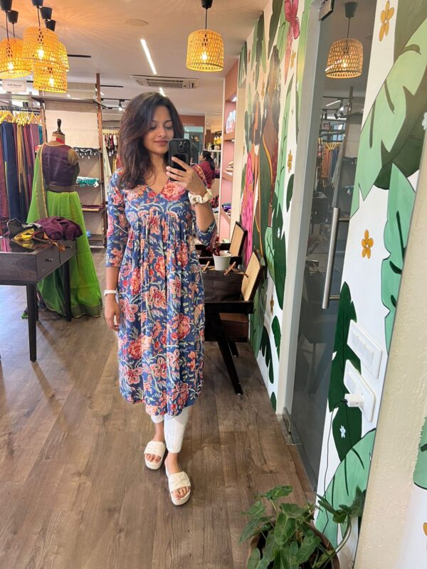 Blue Red blossom inverted yoke kurta