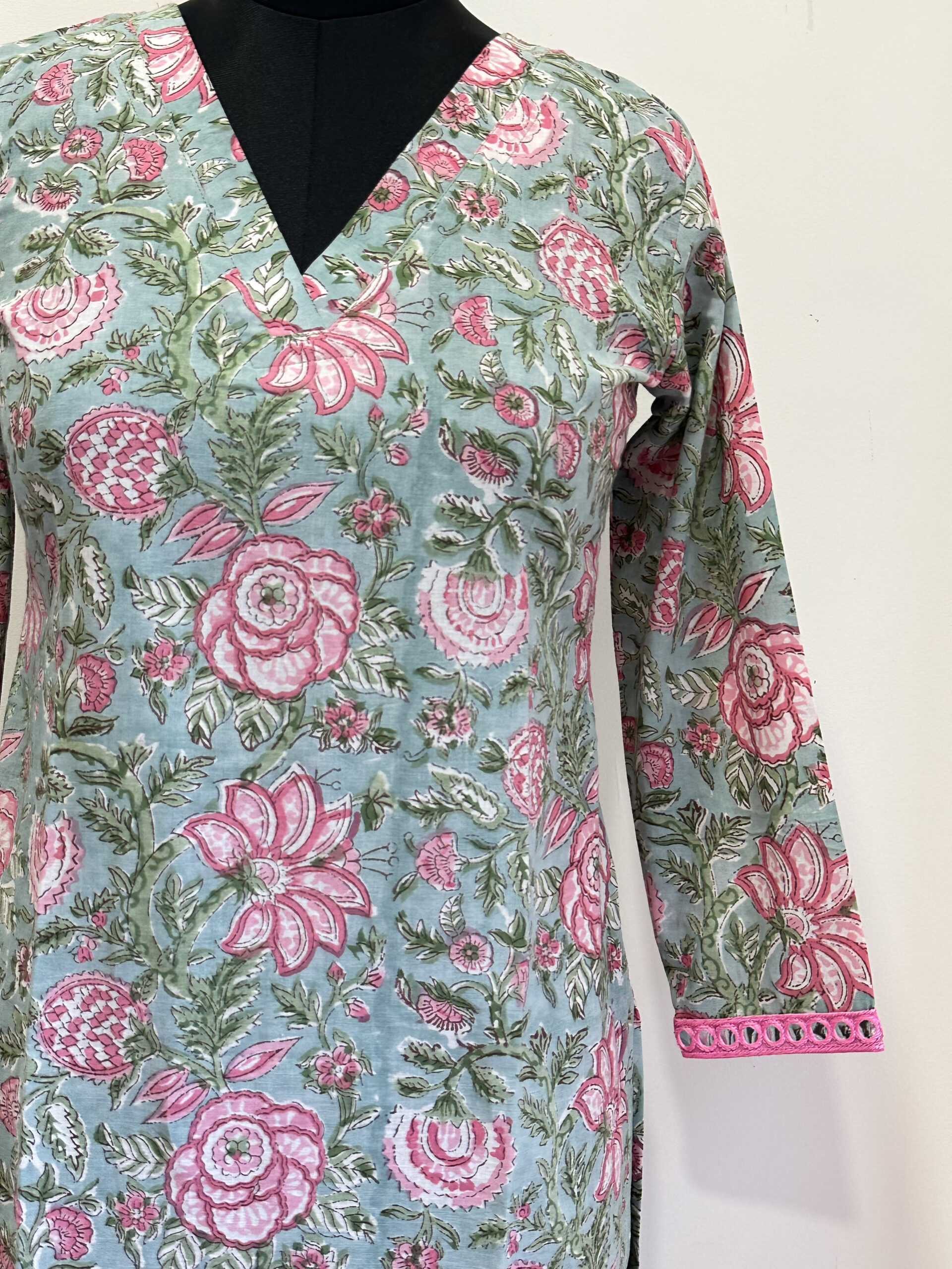 Grey pink floral kurta - Image 2