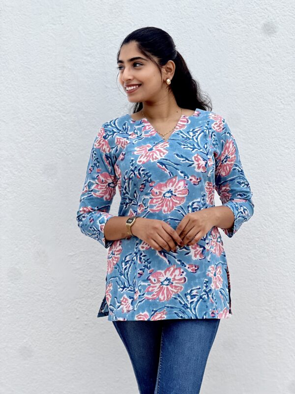 Blue pink floral short