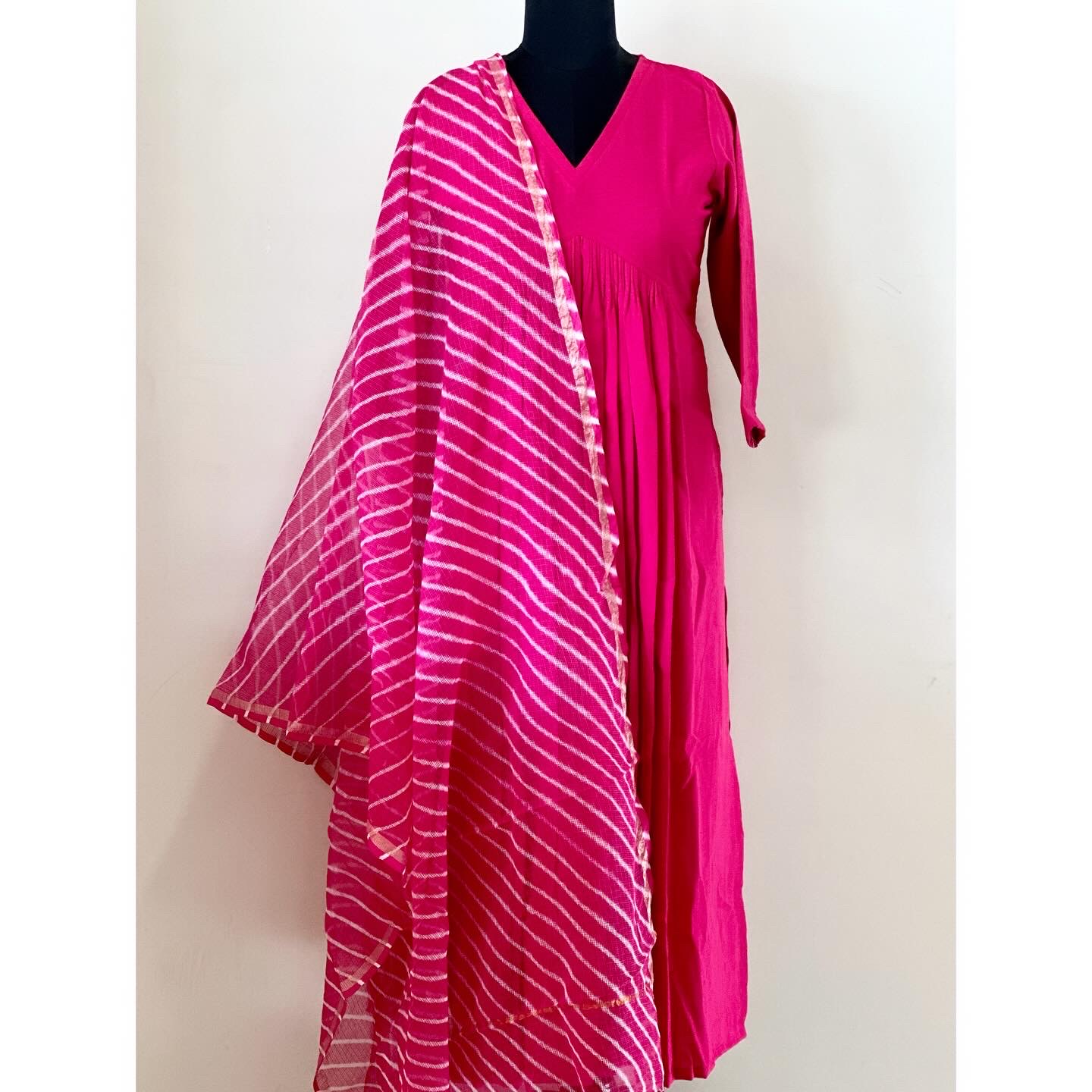 Pink inverted yoke kurta with leheriya kota dupatta