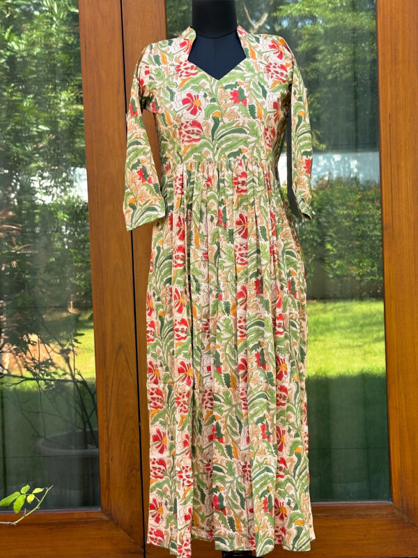 Beige floral maxi🌼🌸