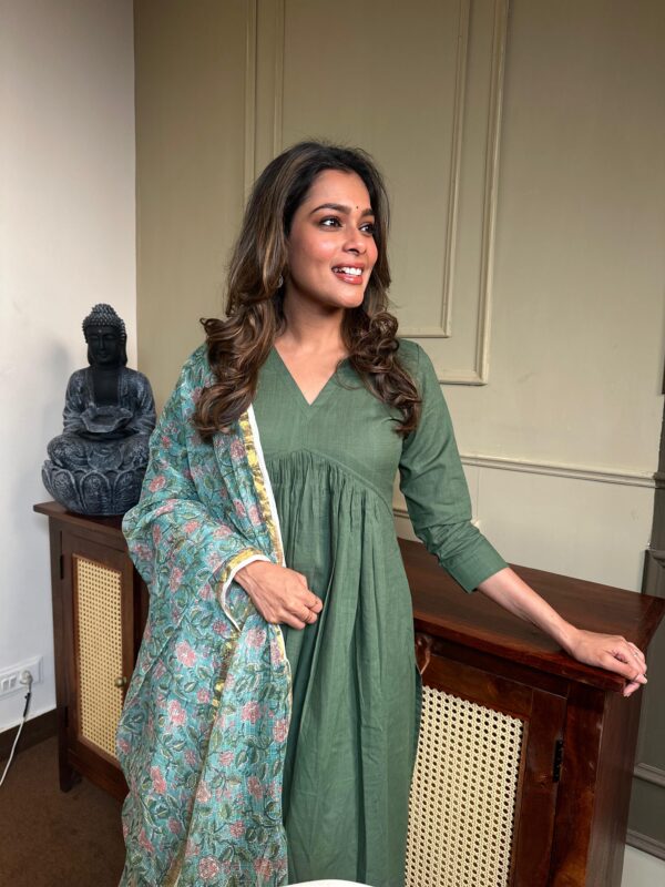 Mehandi green inverted yoke kurta with kota dupatta